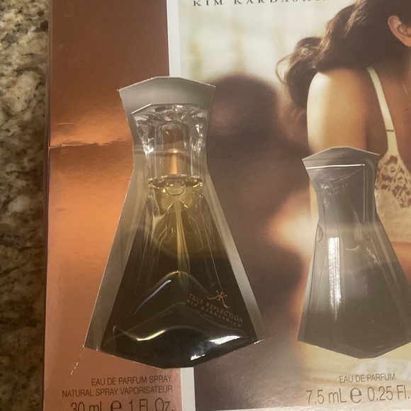 KIM KARDASHIAN TRUE REFLECTION FRAGRANCE SET - Picture 2 of 4